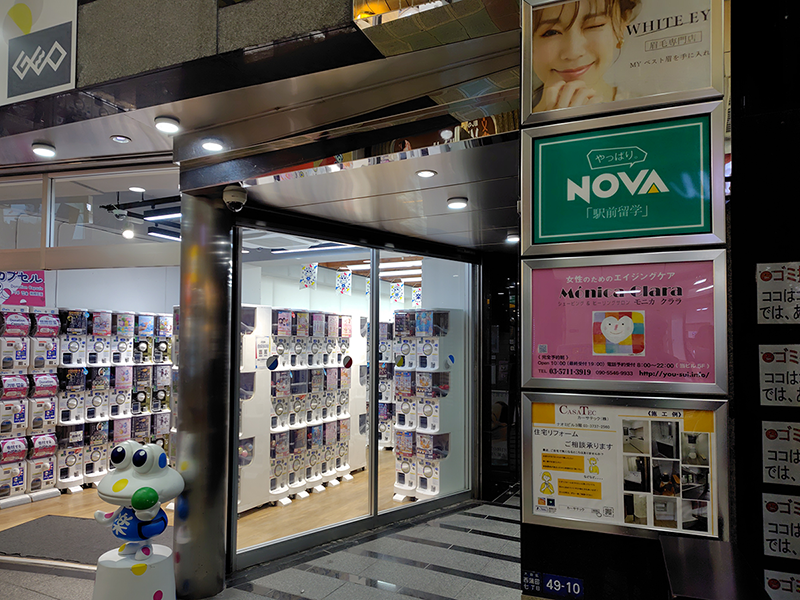 モニカクララ　サロン